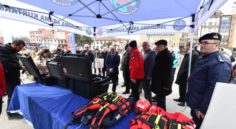 Kastamonu'da Deprem Haftası kapsamında arama kurtarma ekipmanları sergilendi