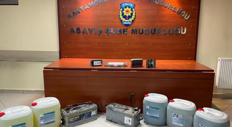 Kastamonu'da iş makinesinin mazotunu ve parçalarını çalan 2 zanlı yakalandı