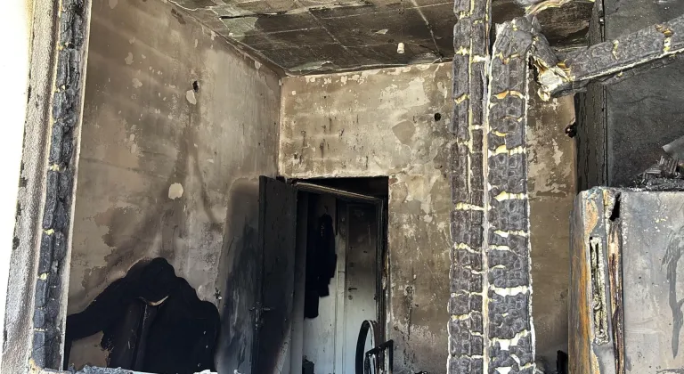 Kastamonu'da kapıcı dairesinde çıkan yangında baba ve oğlu yaralandı