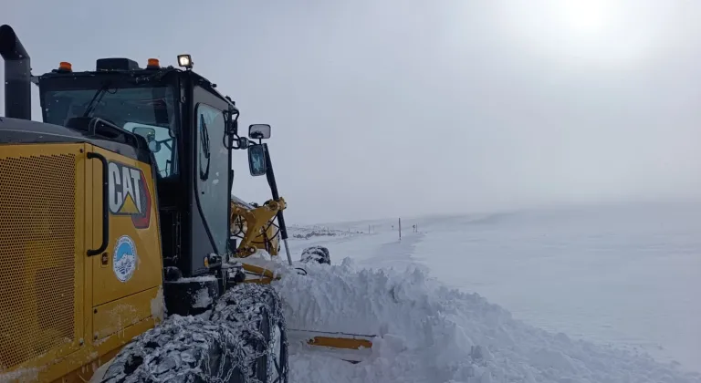 Kayseri Büyükşehir Belediyesi ekipleri, 11 ilçede 197 mahalle yolunu ulaşıma açtı