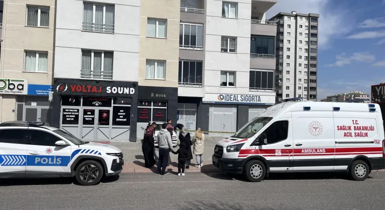 Kayseri'de 3'üncü kattan düşen yaşlı adam öldü