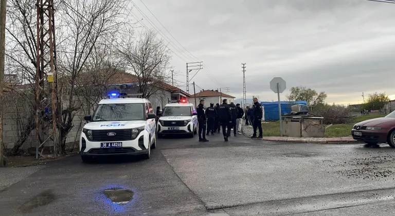 Kayseri'de akrabalar arasında çıkan bıçaklı kavgada 3 kişi yaralandı