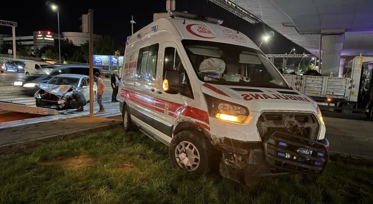 Kayseri'de ambulansla otomobilin çarpıştığı kazada 6 kişi yaralandı