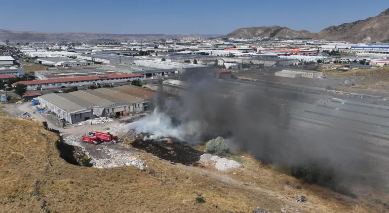 Kayseri'de atık malzemelerin bulunduğu alanda çıkan yangın söndürüldü