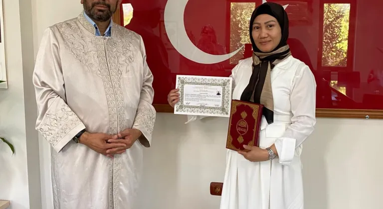 Kayseri'de iş arkadaşlarından etkilenen Filipinli kadın Müslüman oldu