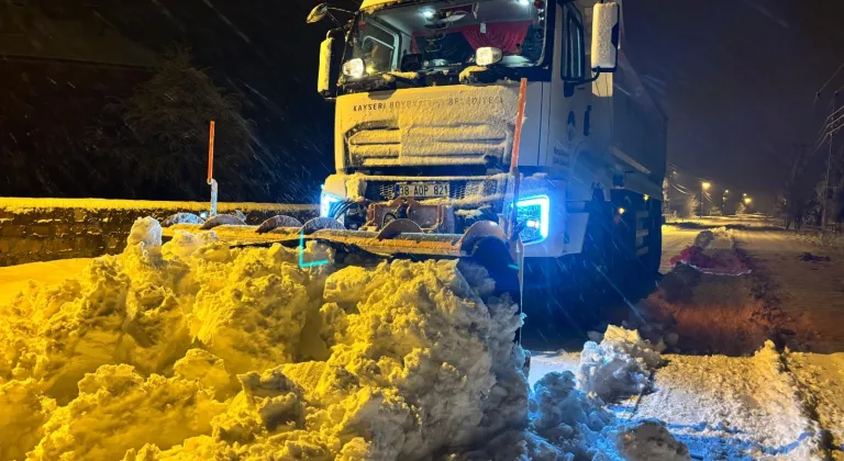 Kayseri'de kar ve tipi nedeniyle kapanan 155 mahalle yolu ulaşıma açıldı