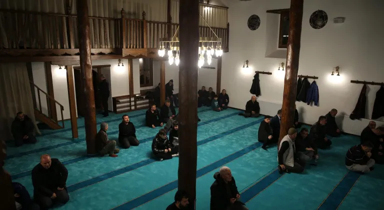 Kayseri'de restorasyonu tamamlanan tarihi cami teravih namazıyla ibadete açıldı