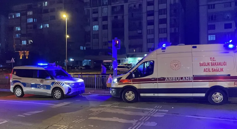 Kayseri'de yaralı halde tramvaya binen kişi yolcuların ihbarıyla hastaneye kaldırıldı
