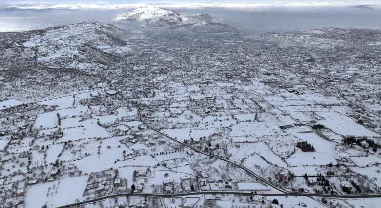 Kayseri'nin kar altında kalan tarihi ve doğal güzellikleri dronla görüntülendi