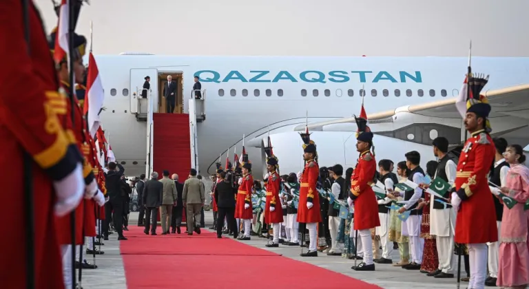 Kazakistan Cumhurbaşkanı Tokayev'in Pakistan'a resmi ziyareti başladı