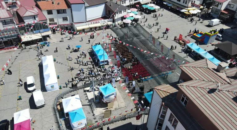 Kelkit şeker fasulyesiyle dev kazanda hazırlanan yemek dünya rekoru kırdı
