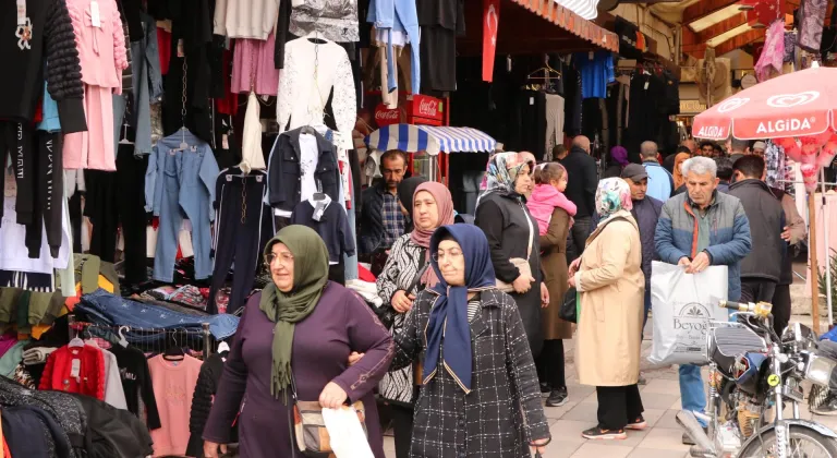 Kilis'te arife gününde bayram alışverişi yoğunluğu yaşanıyor