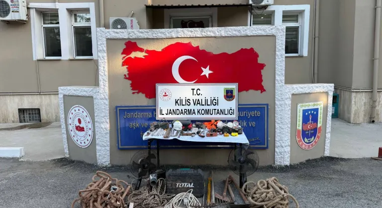 Kilis'te kaçak kazı yapan 4 kişi suçüstü yakalandı