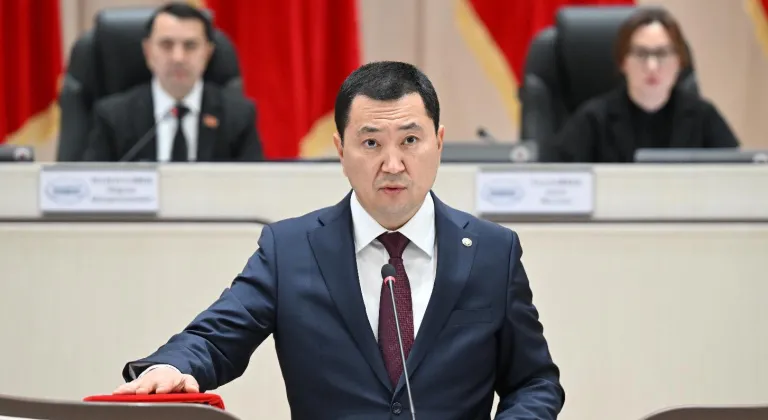 Kırgızistan'da kabinenin yeni üyeleri mecliste yemin etti