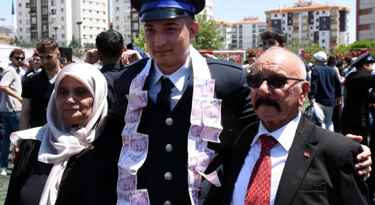 Kırıkkale'de eğitimlerini tamamlayan 404 polis adayı törenle mezun oldu