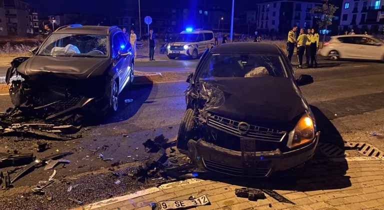 Kırklareli'nde otomobil ile SUV tipi araç çarpıştı, 8 kişi yaralandı
