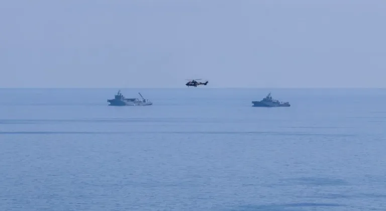 KKTC'nin Girne açıklarına ulaşan "TCG Alemdar", alabora olan gemiyle ilgili çalışmalara başladı