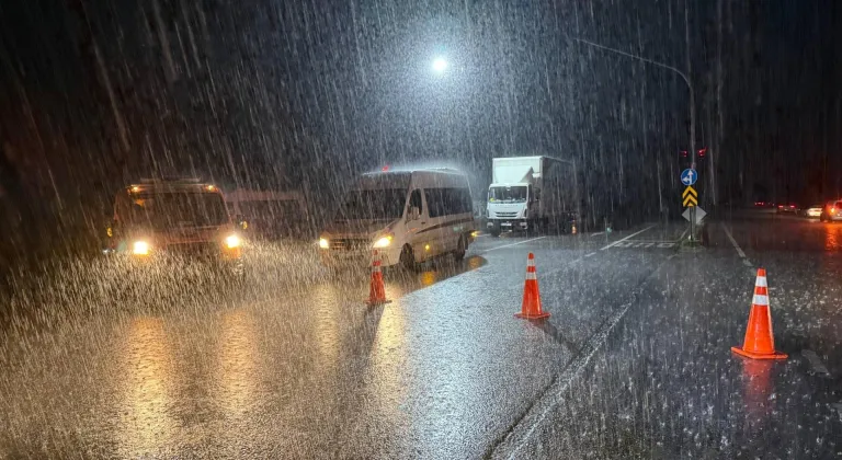 Kocaeli ve Sakarya'da sağanak su baskınlarına neden oldu