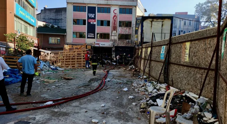 Kocaeli'de konteynerde başlayıp iki iş yerine sıçrayan yangın hasara neden oldu