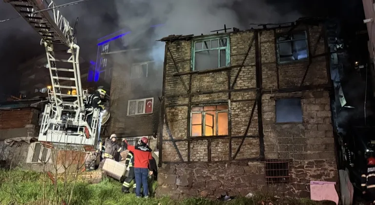 Kocaeli'de metruk binada çıkan yangın söndürüldü