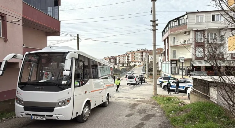 Kocaeli'nin Gebze ilçesinde ilkokul öğrencisine çarpan servis aracının sürücüsü tutuklandı
