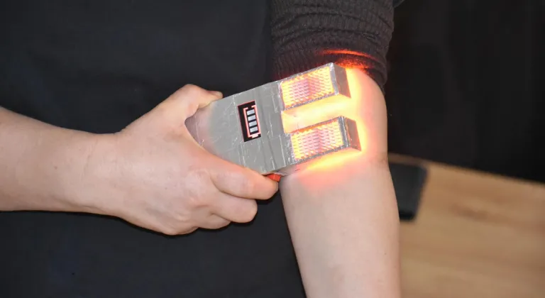 Konya'da fizik öğretmeninin geliştirdiği "damar bulucu" sağlık çalışanlarının işini kolaylaştıracak