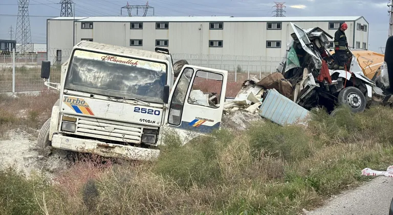 Konya'da tır ile kamyonun çarpıştığı kazada 1 kişi öldü, 3 kişi yaralandı