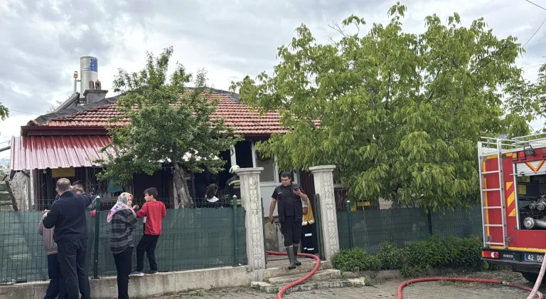 Konya'da yangın çıkan ev kullanılamaz hale geldi