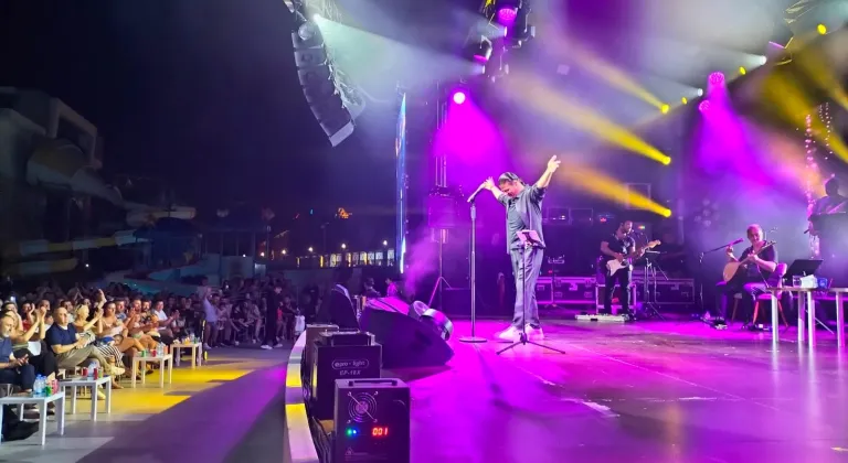 Kubat, Manavgat'ta konser verdi