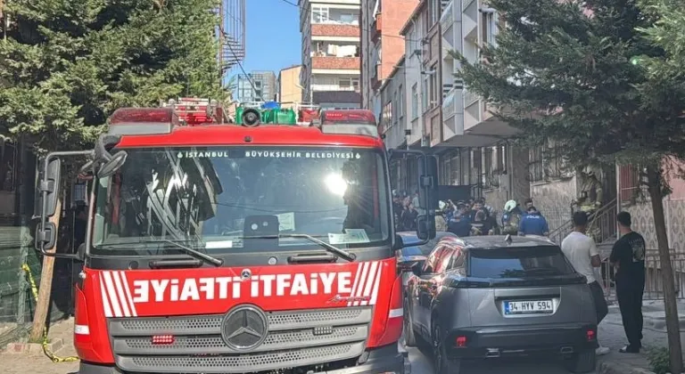 Küçükçekmece'de bir evde deodorant kutusunun patlaması sonucu 3 kişi yaralandı