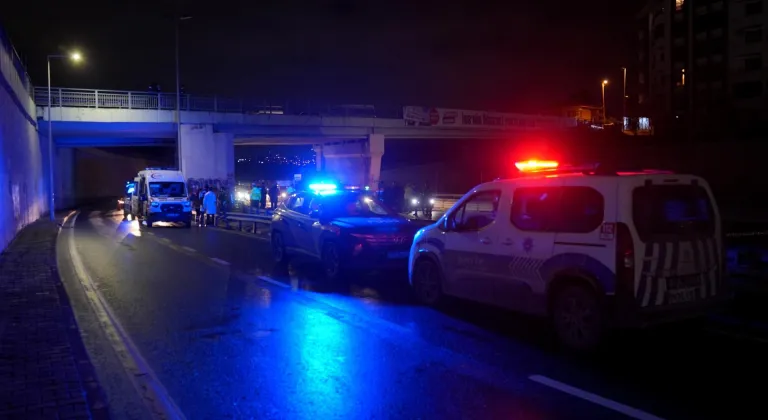 Küçükçekmece'de temizlik aracına çarpan motosikletteki 2 kişi öldü