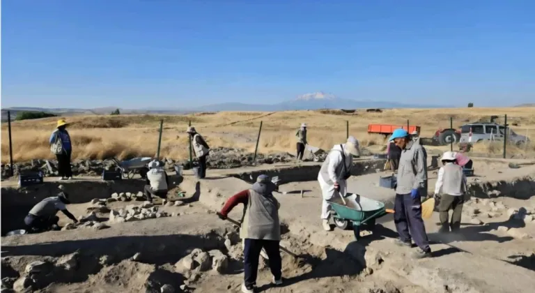 Kültepe’de 78 yıllık kazı tarihinde bir ilk: Helenistik mozaik bulundu