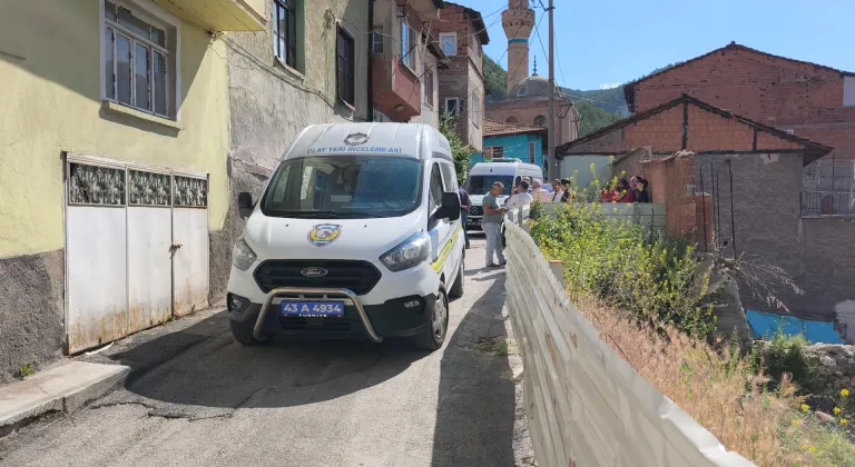 Kütahya'da bir kadın, oğluyla yaşadığı evde ölü bulundu