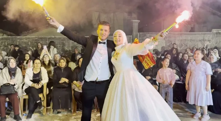 Kütahya'da fanatik çiftin düğünü şampiyonluk kutlamasına dönüştü