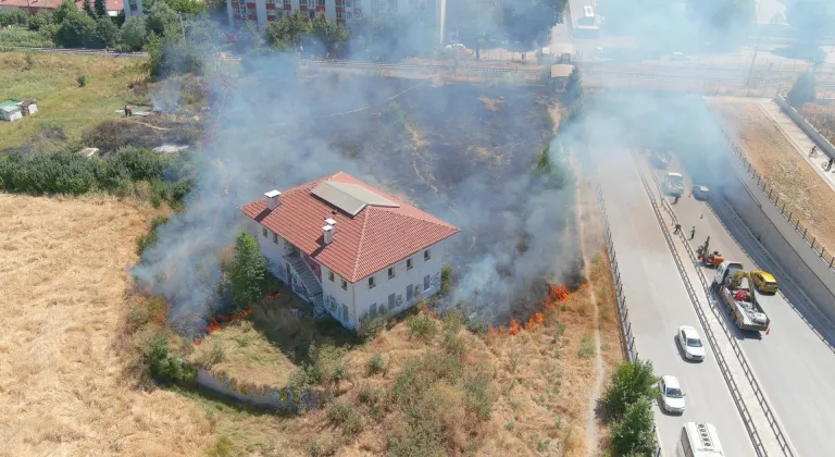 Kütahya'da otluk alanda çıkan yangın söndürüldü