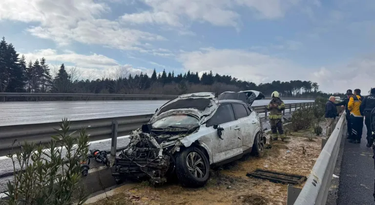 Kuzey Marmara Otoyolu'nda bariyerlere çarpan cipteki 7 kişi yaralandı