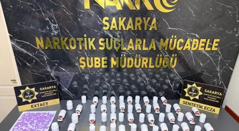 Kuzey Marmara Otoyolu'nda durdurulan araçta 3 bin 147 sentetik ecza ele geçirildi