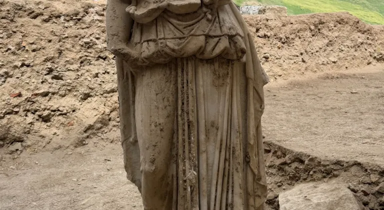 Laodikeia'da 2 metrelik "Athena" heykeli bulundu