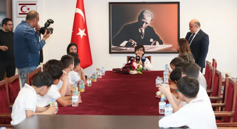 Lefkoşa Büyükelçisi Başçeri, 23 Nisan Çocuk Bayramı kapsamında ilkokul öğrencilerini kabul etti