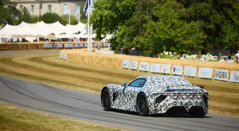 Lexus, LFA Concept ile Goodwood'da gösteri sürüşü yaptı