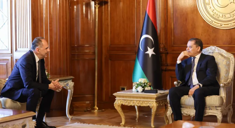 Libya Başbakanı Dibeybe, Yunanistan Dışişleri Bakanı Yerapetritis'i Trablus'ta kabul etti