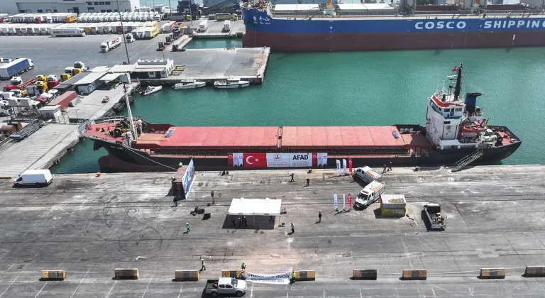 Lübnan'a insani yardım ulaştıracak "8. İyilik Gemisi" Mersin'den uğurlandı