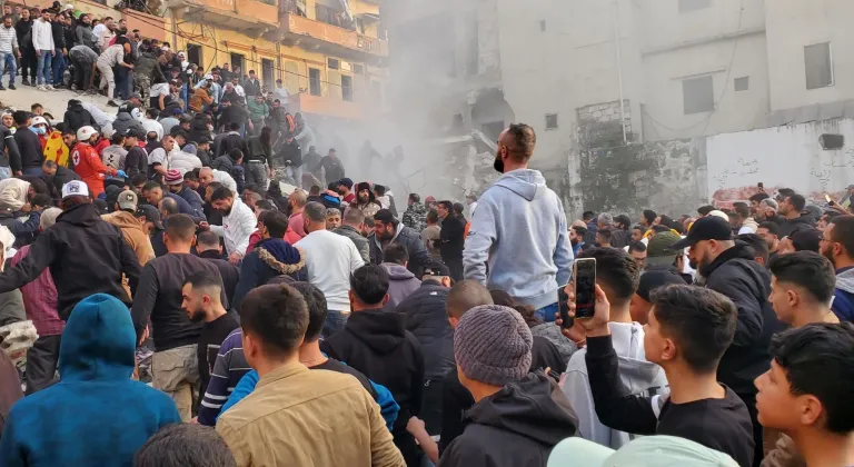 Lübnan'ın kuzeyindeki Trablusşam'da eski bir bina çöktü