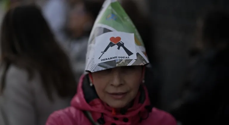 Madrid'de savaşa karşı "insan zinciri" eylemi yapıldı