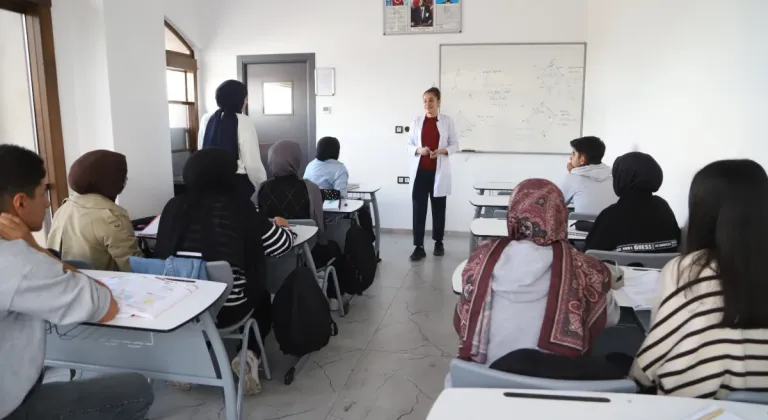 Malatya’da 450 öğrenciye ücretsiz eğitim desteği