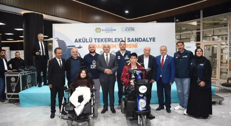 Malatya’da 80 akülü tekerlekli sandalye sahiplerine teslim edildi