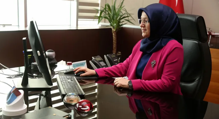 Manisa Celal Bayar Üniversitesi Rektörü Prof. Dr. Kibar, AA'nın "Yılın Kareleri" oylamasına katıldı