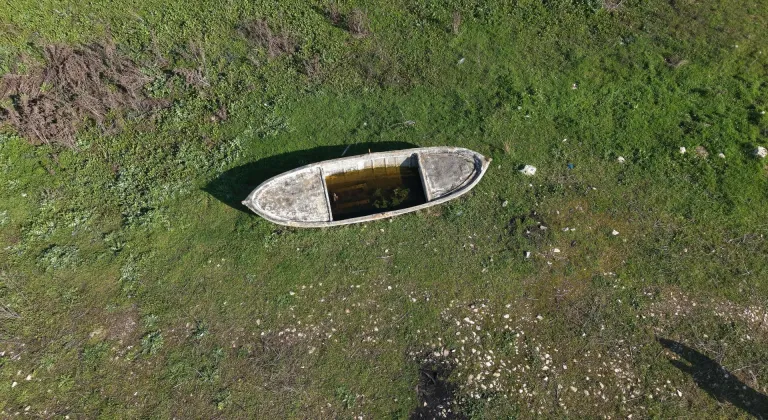 Manisa'da 5 yıl sonra yeniden su tutmaya başlayan Marmara Gölü çiftçiyi umutlandırdı