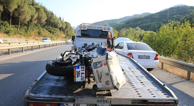 Manisa'da bariyere çarpan motosikletin sürücüsü hayatını kaybetti