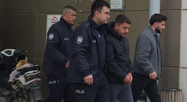 Manisa'da kardeşinin bıçakladığı iddia edilen kişi öldü